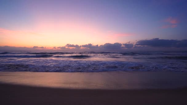 Golden Sea Sunrise Wassen Golven Het Strand — Stockvideo