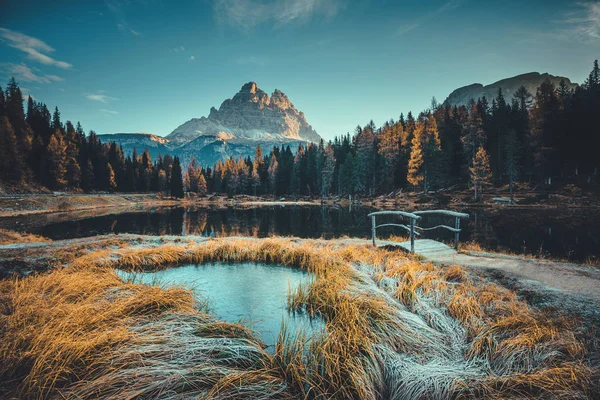 Reggeli kilátás Lago Antorno, Dolomitok, Lake Mountain táj Alpok csúcs, Olaszország — Stock Fotó