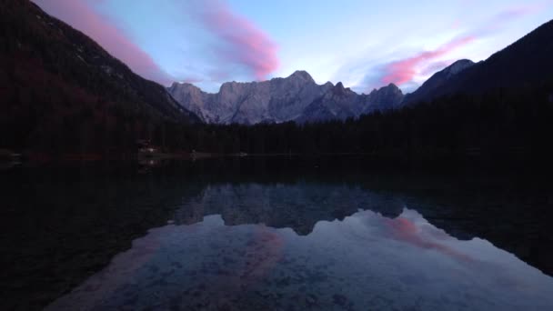 Sjön Och Berget Färgglada Höstlandskap Italienska Alperna Dolomit Italien Europa — Stockvideo