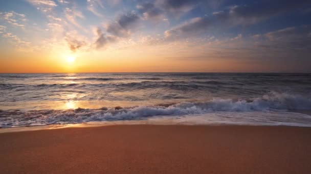 Golden Sea Sunrise Ondas Lavagem Praia — Vídeo de Stock