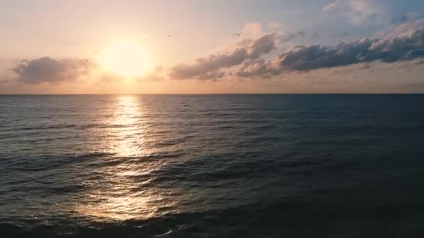 Relaxamento Manhã Inspiradora Sobre Ondas Mar Nascer Sol Praia — Vídeo de Stock