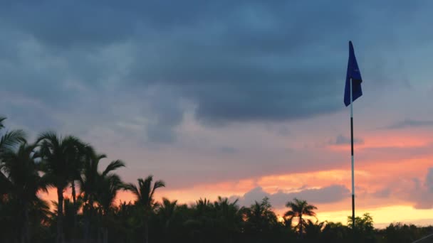 Puesta Sol Sobre Campo Golf Frío Isla Tropical — Vídeos de Stock