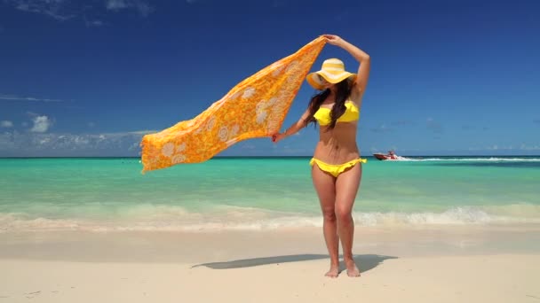 Donna Spensierata Rilassante Sulla Spiaggia Esotica Libertà Vacanze Tropicali Nei — Video Stock