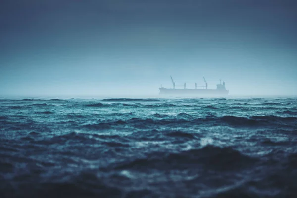 Морская Волна Дождем Кораблем — стоковое фото