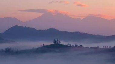 St. Thomas kilisesinin manzarası, Slovenya, hava manzarası 