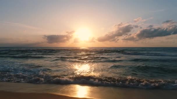 Salida Del Sol Sobre Mar Playa Vídeo Aéreo — Vídeos de Stock