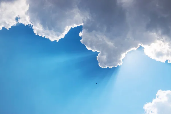 Sol Rayos Sol Nubes Cielo Azul — Foto de Stock