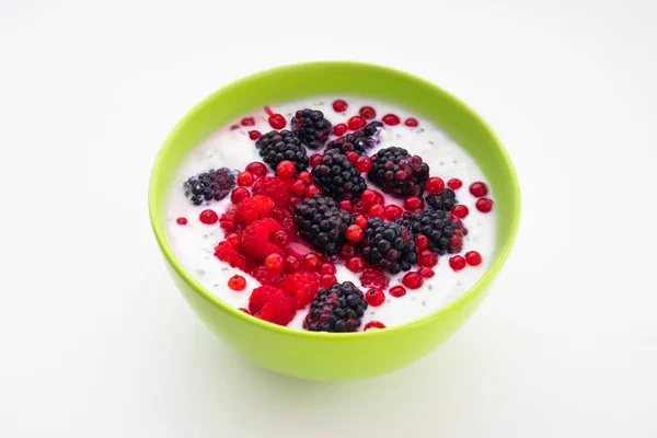 Desayuno Saludable Tazón Con Yogur Leche Frutas Frescas Fresas Frambuesas — Foto de Stock