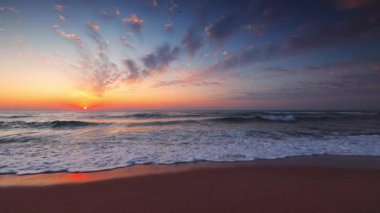 Deniz doğumu, sahilde doğal rahatlama.