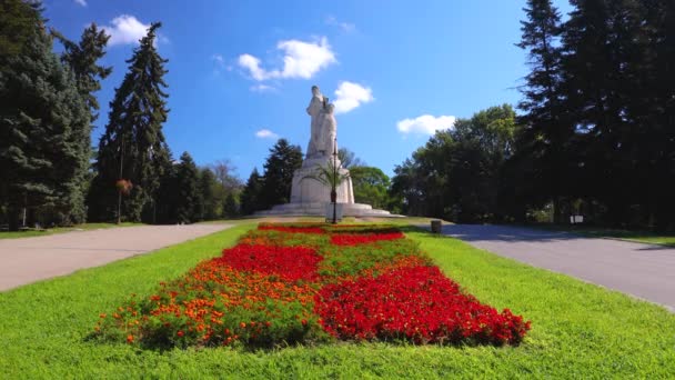 Vue Aérienne Sur Monument Panthéon Dans Jardin Mer Varna Bulgarie — Video