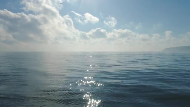 Oceán Vlní Vodu Slunečného Rána Mořské Vlny Východu Slunce — Stock video