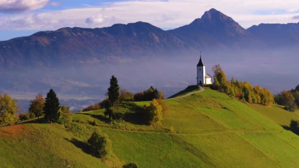 Vista Aérea Del Paisaje Iglesia Primoz Cerca Jamnik Eslovenia Los — Vídeos de Stock