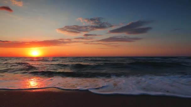Wschód Słońca Nad Tropikalnym Egzotycznym Wybrzeżem Plaży — Wideo stockowe