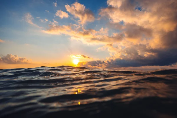 Meereswelle Aus Nächster Nähe Tiefblick Sonnenfinsternis — Stockfoto