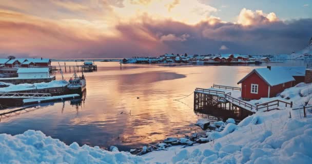 Kleur Zonsopgang Lofoten Eilanden Noorwegen Kust Met Rode Huizen Vissersdorp — Stockvideo