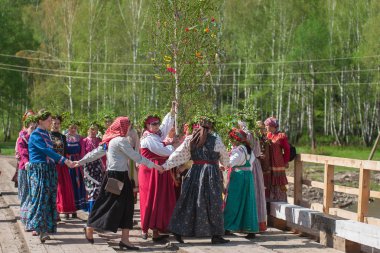 Eski Rus ayin: daha fazla batıyor onun için bir huş ile alayı.
