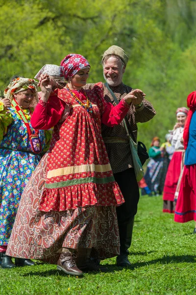 Rito ruso antiguo: bailes tradicionales . — Foto de Stock