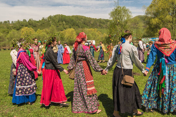 Древнерусский обряд: традиционные танцы
.