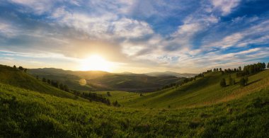 Dağlarda şafak söküyor