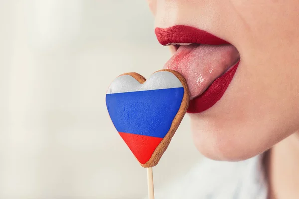 Lippen en cookie met vlag — Stockfoto