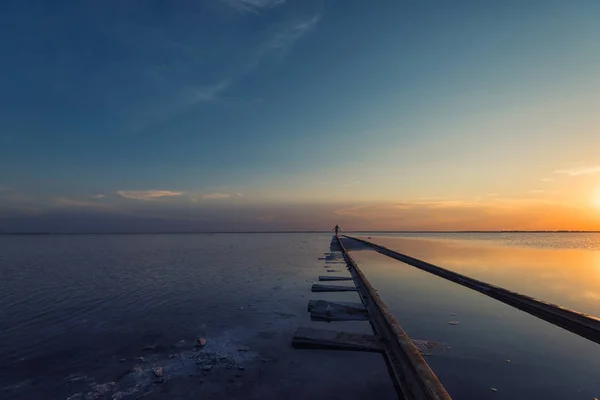 塩辛い湖の美しい夕日 — ストック写真