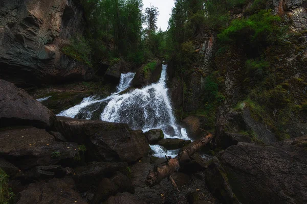 Wasserfall im Altai — Stockfoto