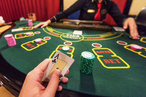 Концепция казино, азартных игр и развлечений — стоковое фото