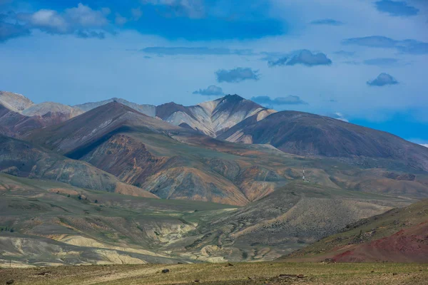 Διαφορετικά χρωματιστά βουνά — Φωτογραφία Αρχείου
