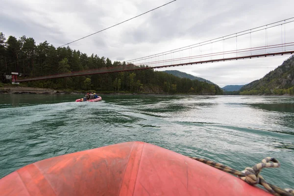 Rafting e navegação no rio Katun — Fotografia de Stock