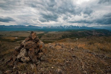 Kurai bozkırı ve Kuzey-Chui sırtı