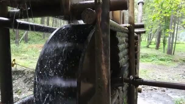 Moulin à eau rustique avec roue 