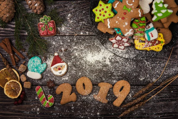 Různé zázvorové cookies 2019 rok — Stock fotografie