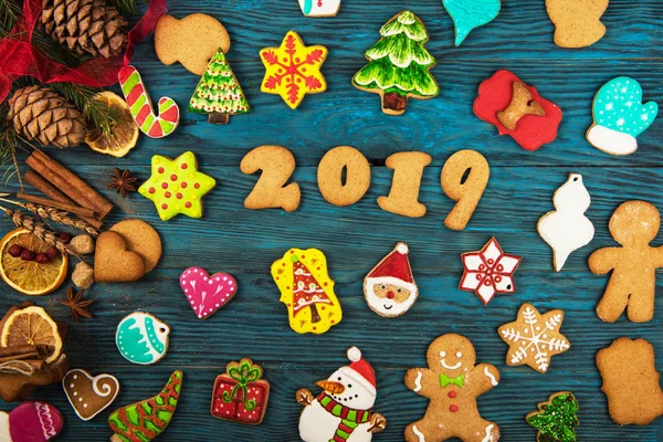 Pepparkakor för 2019 nyår — Stockfoto