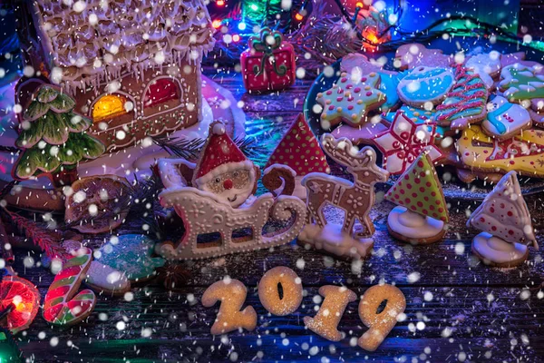 2019 クリスマス テーマのジンジャーブレッドのクッキー — ストック写真