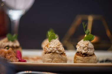 Fıçı Somon Balık ve krema sos ile