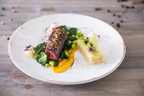 Carne de vaca com legumes — Fotografia de Stock