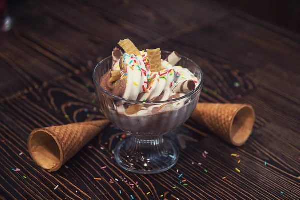 Ice-cream on wooden — Stock Photo, Image