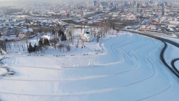 Снимок с воздуха с видом на город Барнаул — стоковое видео