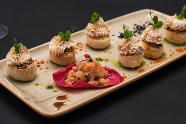 Fıçı Somon Balık ve krema sos ile