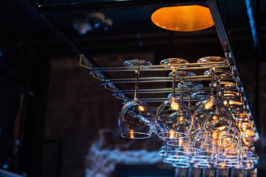 Şarap için boş temiz gözlük