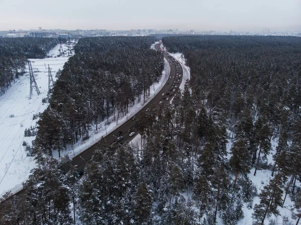 Luftaufnahme einer winterlichen Straße — Stockfoto
