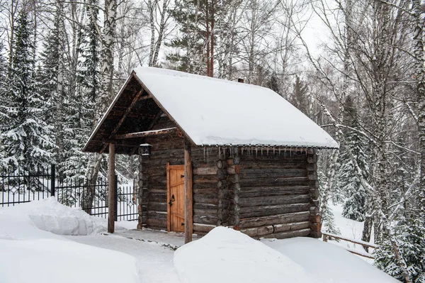 Zabytkowe drewniane gorzelni domu — Zdjęcie stockowe
