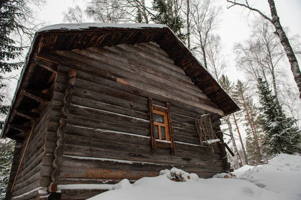 Antikes Scheunenhaus aus Holz — Stockfoto