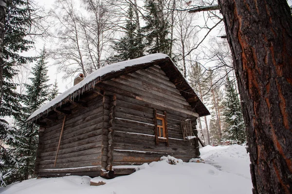 Antieke houten schuur huis — Stockfoto