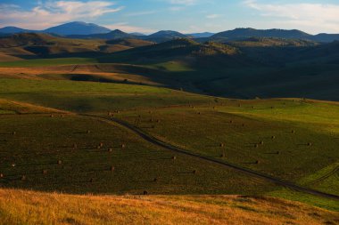 Dağlarda güzel bir yaz akşamı
