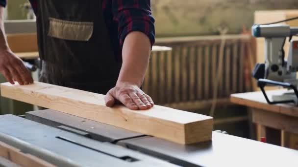 Carpenter planed wooden block — Stock Video