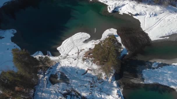 Vue aérienne des lacs bleus d'hiver — Video