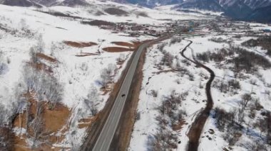 Kış manzarasında yol