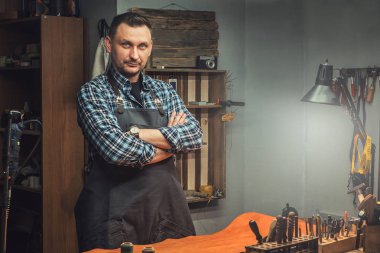 El yapımı deri ürünleri üretimi kavramı.