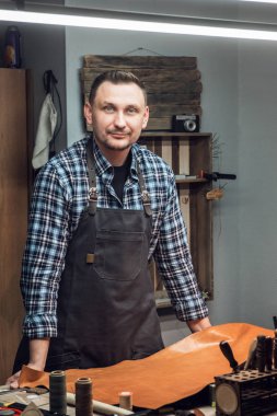 El yapımı deri ürünleri üretimi kavramı.